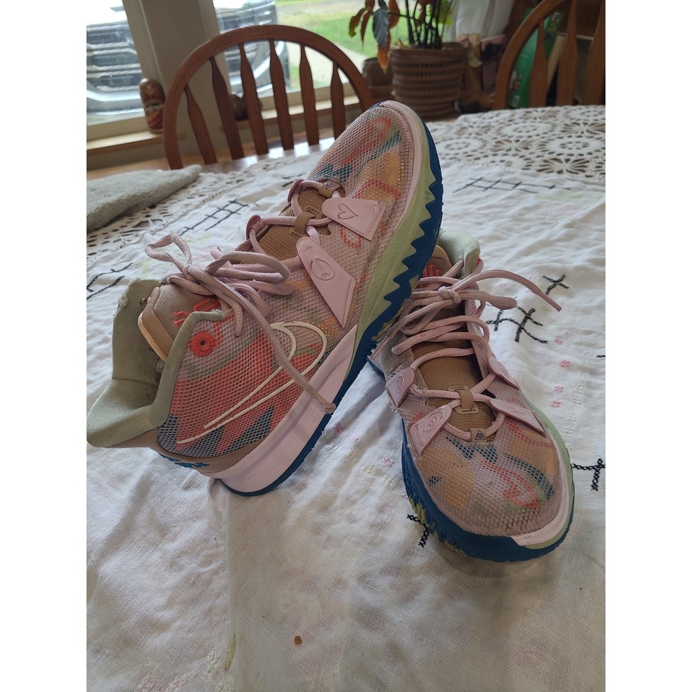 Nike Kyrie 7 "1World 1 People" Regal Pink multi color hi top Sneakers Men's SZ 9